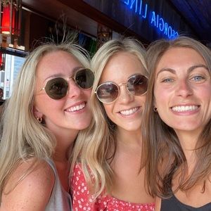 Meet your Posher, Carli